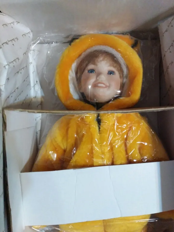 Danbury Mint Halloween Trick or treat Garfield Doll