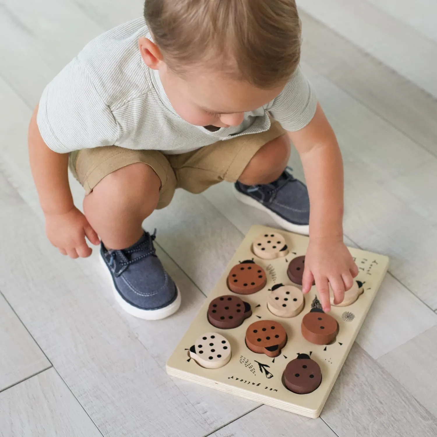 Montessori Toy for Toddlers and Preschoolers for Early Learning and Fine Motor Skill Development, Sustainable Educational Puzzle for Kids differentiate Wee Gallery Wooden Tray Puzzle Count to Ten Ladybugs, 