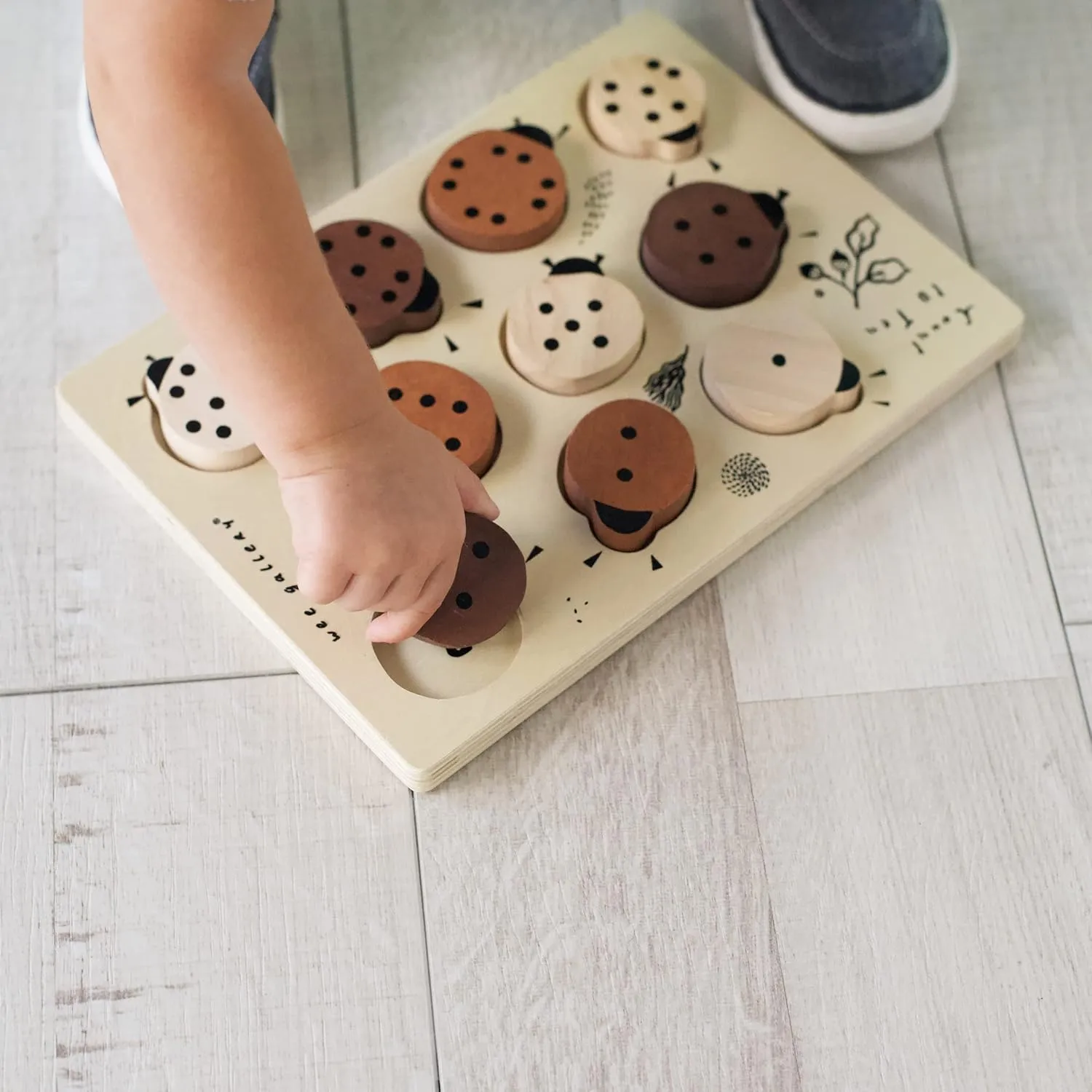 Montessori Toy for Toddlers and Preschoolers for Early Learning and Fine Motor Skill Development, Sustainable Educational Puzzle for Kids differentiate Wee Gallery Wooden Tray Puzzle Count to Ten Ladybugs, 