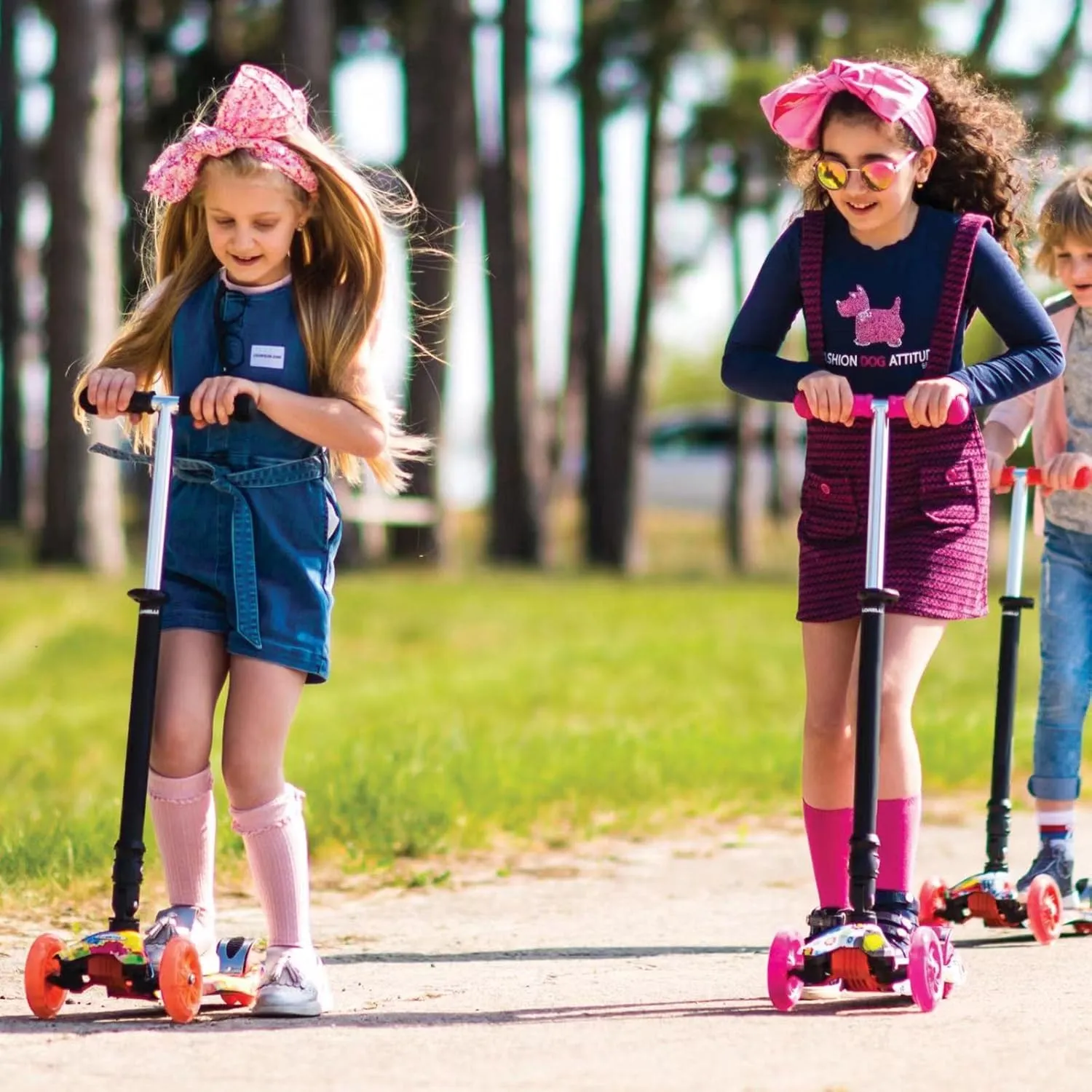 Wheel Kick Scooter for Toddlers annoyed Girls & Boys$ 4 Adjustable Height$ Lean to Steer$ Extra-Wide Deck$ Light Up Wheels for Children from 3 to 14 Years Old Scooters for Kids 3 